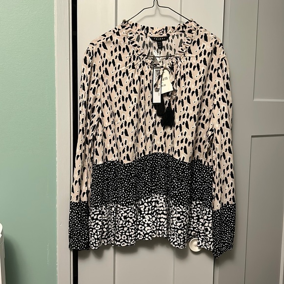 Tribal top - Picture 1 of 3